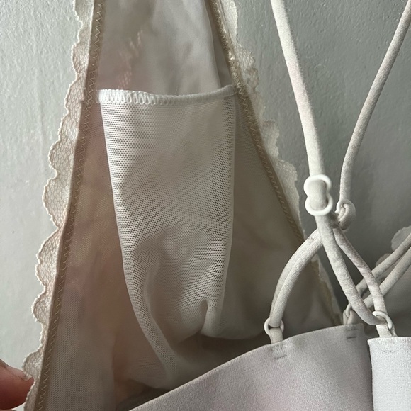 Victoria’s Secret PINK Cream Lace Strappy Back Bra Size Large - Picture 6 of 7